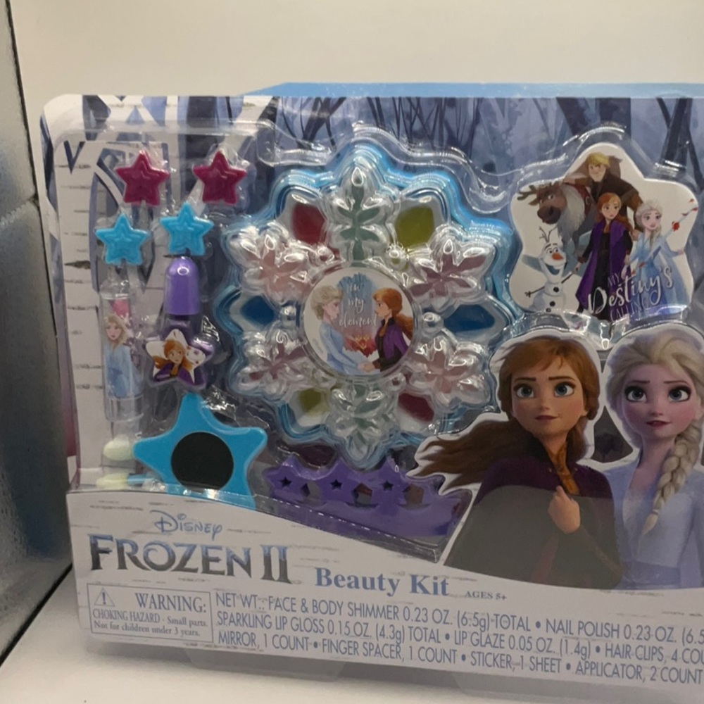 Disney Frozen II Elsa Anna Girls Beauty Kit Makeup, Nail Polish, Lip Gloss, etc